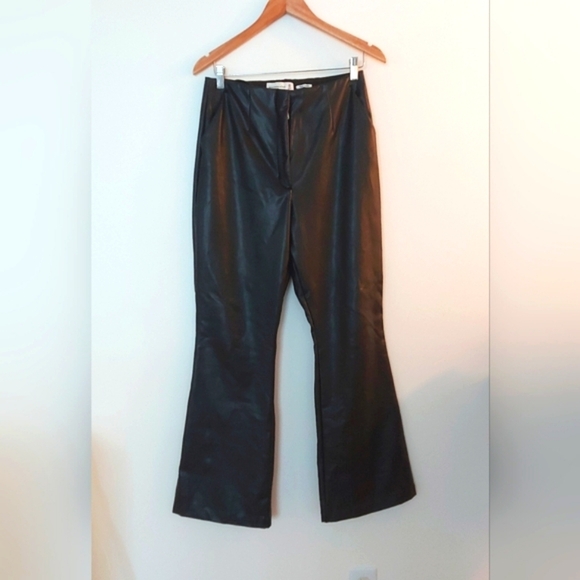 Abercrombie & Fitch Vegan Leather Curve Love Pants Black Pleated Size 30 - Picture 1 of 7